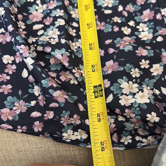 NWOT Aimee - Navy & Lavender Floral Tie-Front V-Neck Sleeveless Top - Women - Picture 4 of 5